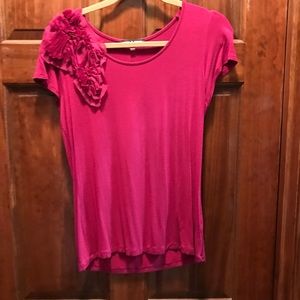 Cable & Gauge pink tee w/ shoulder flower detail